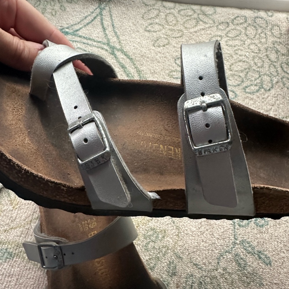 Birkenstock Mayari Sandal in Metallic Silver Sz 39 - Picture 4 of 6